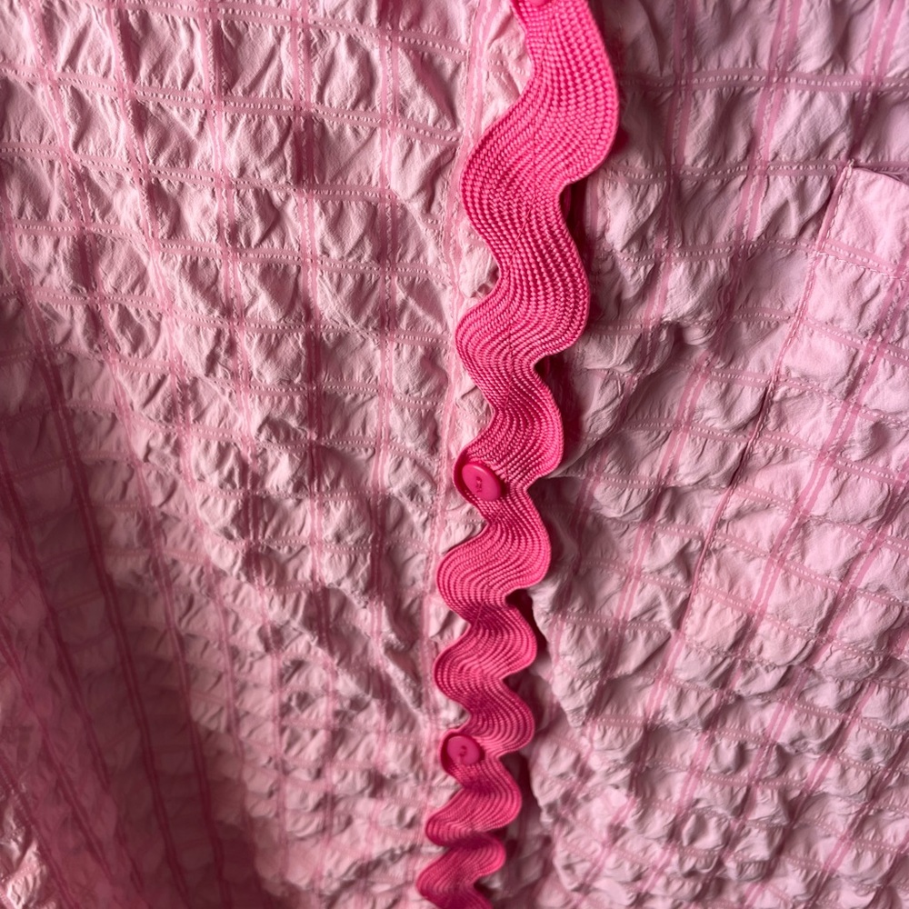 Simply Southern Pink Seersucker Scalloped Trim Shirt and Shorts Set Medium - Picture 6 of 9